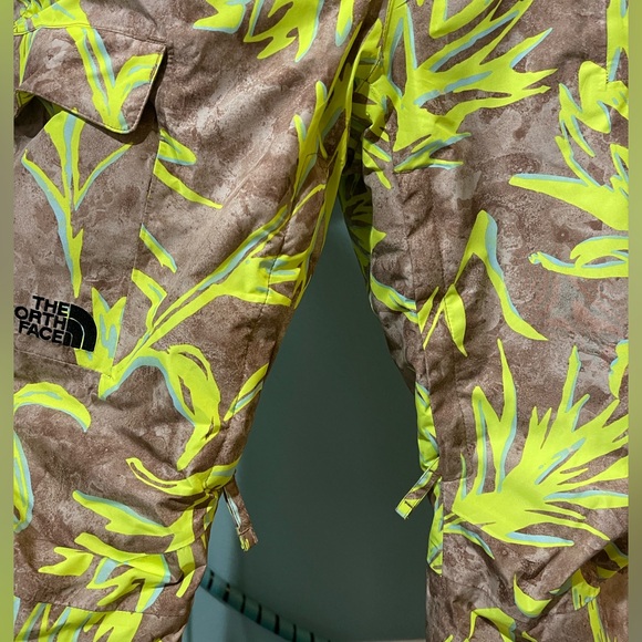 ❄️The North Face Vibrant Yellow and Brown Insulated Snowboarding Bib Overalls🗻 - Picture 10 of 16